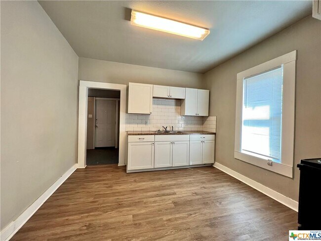 Building Photo - 784 Church Hill Dr