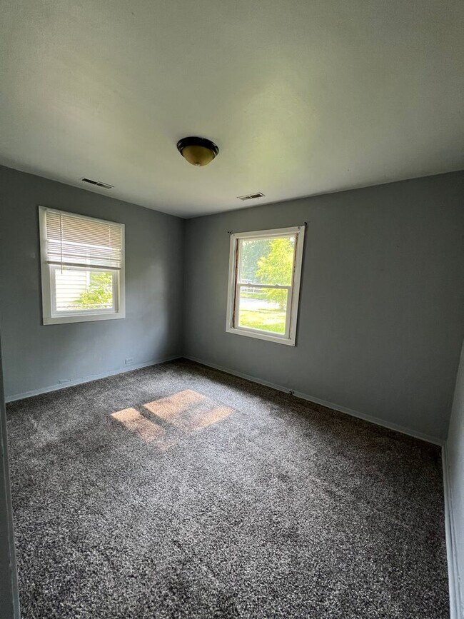 Foto del edificio - Charming 2-Bedroom, 1-Bathroom Home – $875/Month | Accepting Section 8