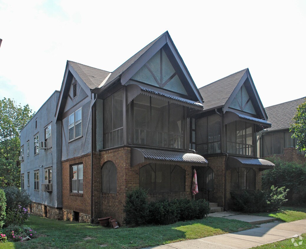 Primary Photo - Brown Gables No 9
