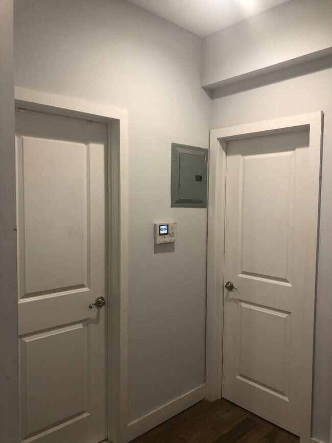 Building Photo - 321 Eldert St