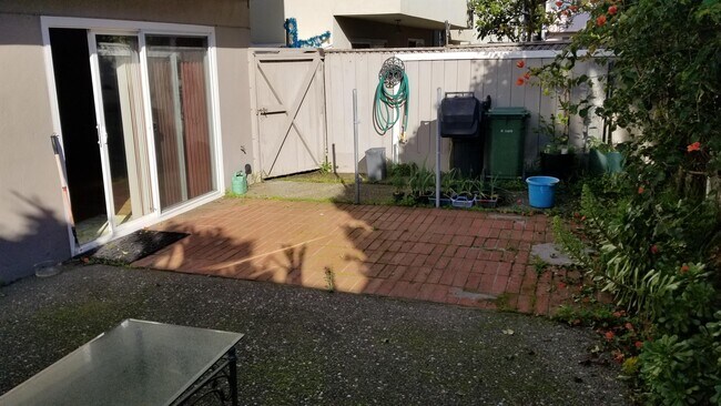 Foto del edificio - 30 Manor Ct