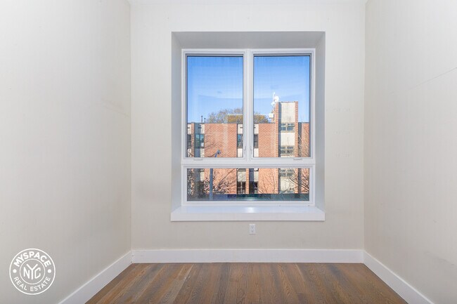 Building Photo - 492 Gates Ave