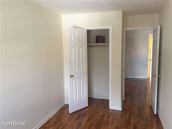 Foto del edificio - 4329 Baychester Ave
