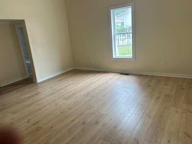 Foto del edificio - 129 Brookside Dr