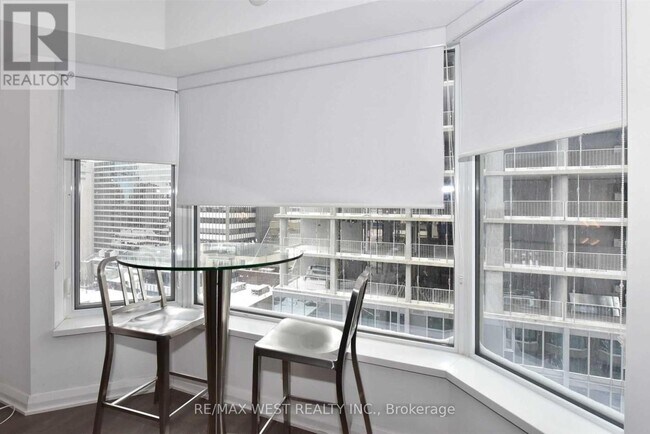 Building Photo - 155 Yorkville Ave