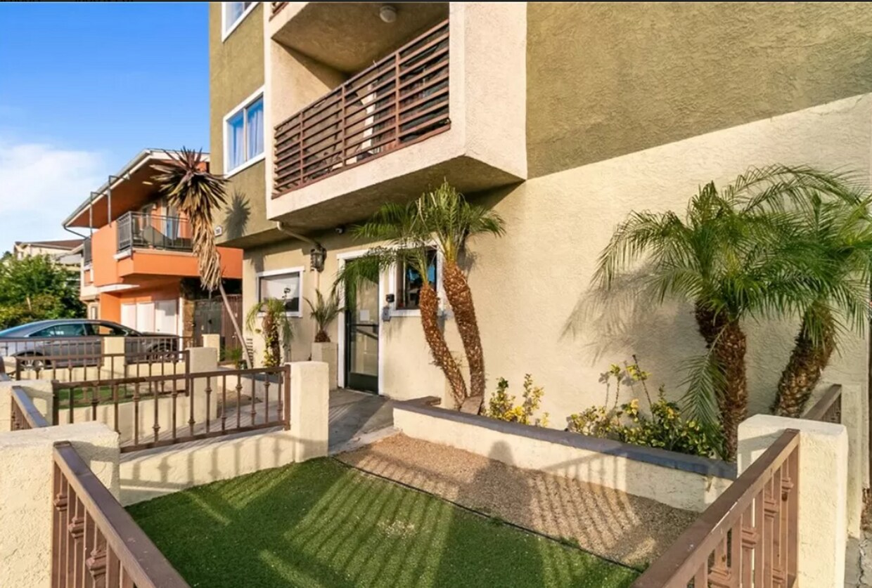 Primary Photo - Newly Upgraded 2BD/2BA Apartment Home. Hur...