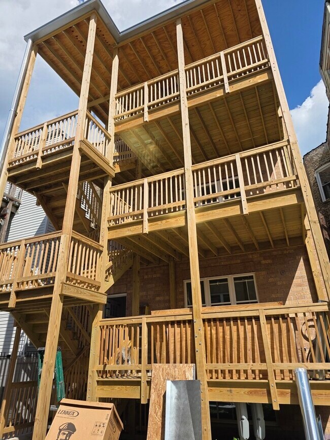 Foto del edificio - 3726 N Racine Ave