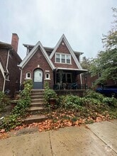 Building Photo - 884 Beaconsfield Ave