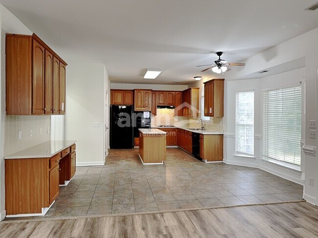 Foto del edificio - 4583 Waterford Dr NW