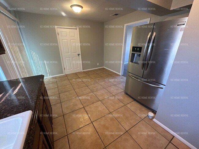 Building Photo - Lovely 3 bed 1 bath home in KCMO!