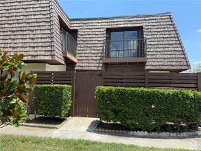 Building Photo - 15423 W Pond Woods Dr