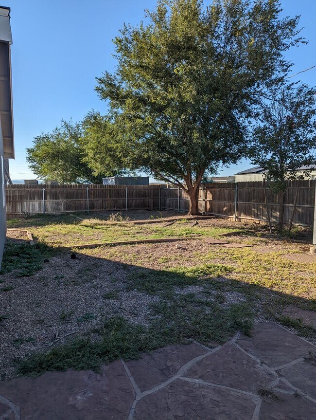 Building Photo - CUTE 3 BEDROOM 2 BATH PAULDEN HOME!