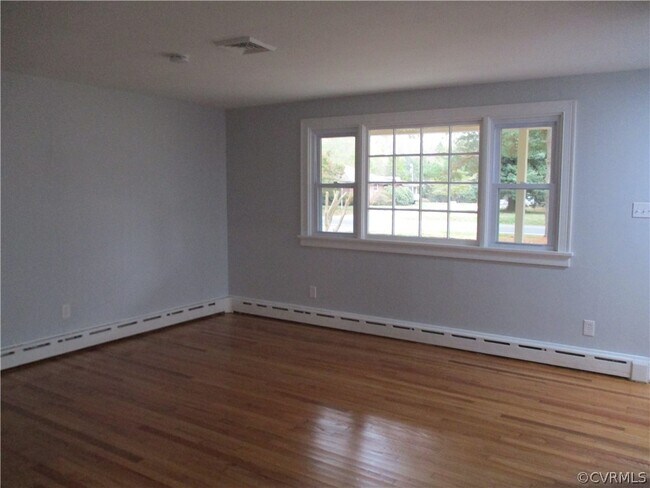 Foto del edificio - 12038 Ashcake Rd