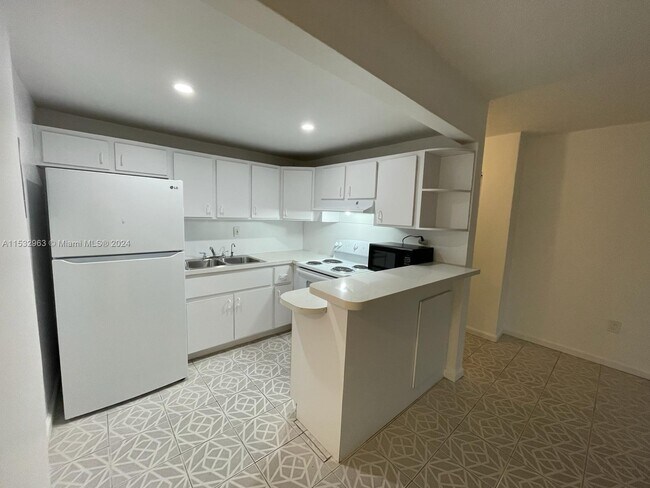Foto del edificio - 4275 NW S Tamiami Canal Dr