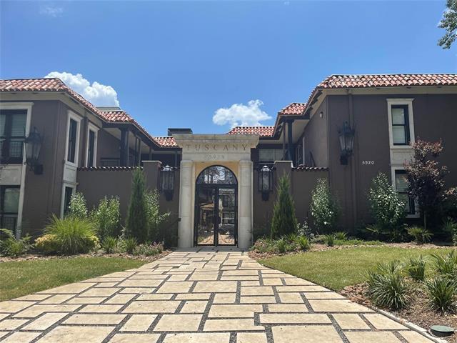 Foto del edificio - 5912 Sandhurst Ln