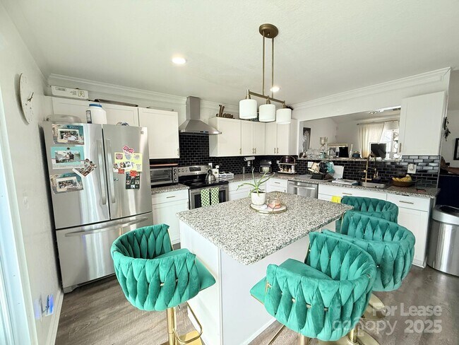 Foto del edificio - 856 Raindrops Rd