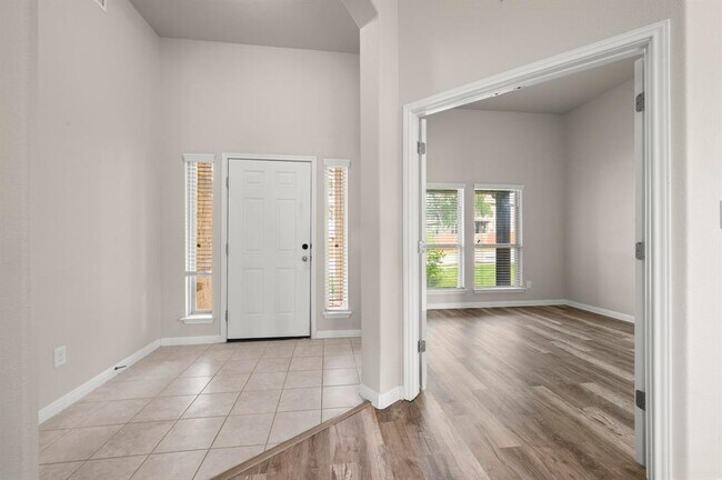 Building Photo - 1713 Morts Pl