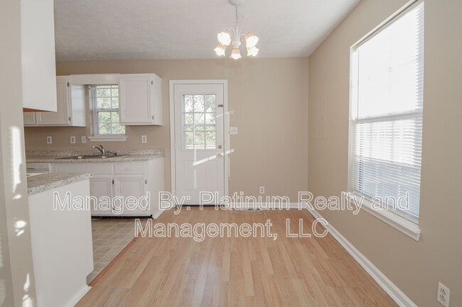 Building Photo - 667 Artic Ave