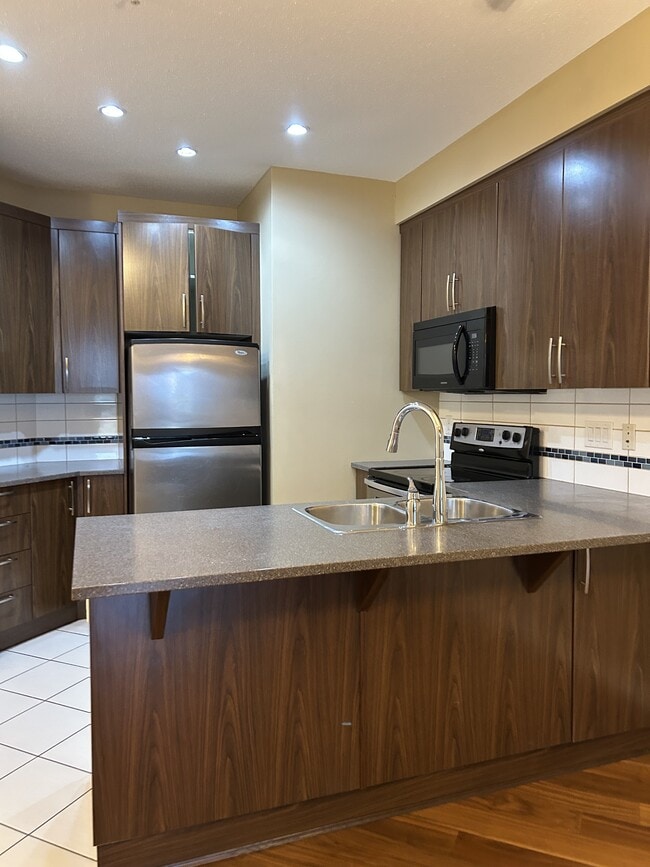 Building Photo - 45585-45585 Keith Wilson Rd