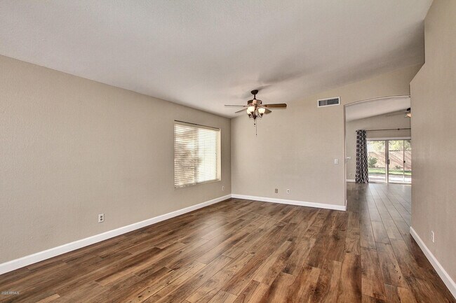 Foto del edificio - 15810 S 28th Pl