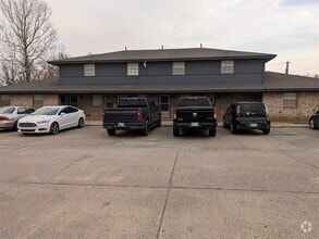 Building Photo - 1304 Meadow Ln