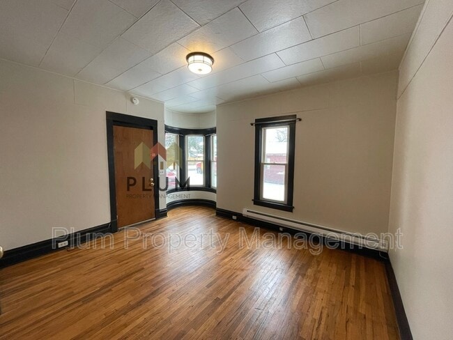 Building Photo - 807 Bulwer St