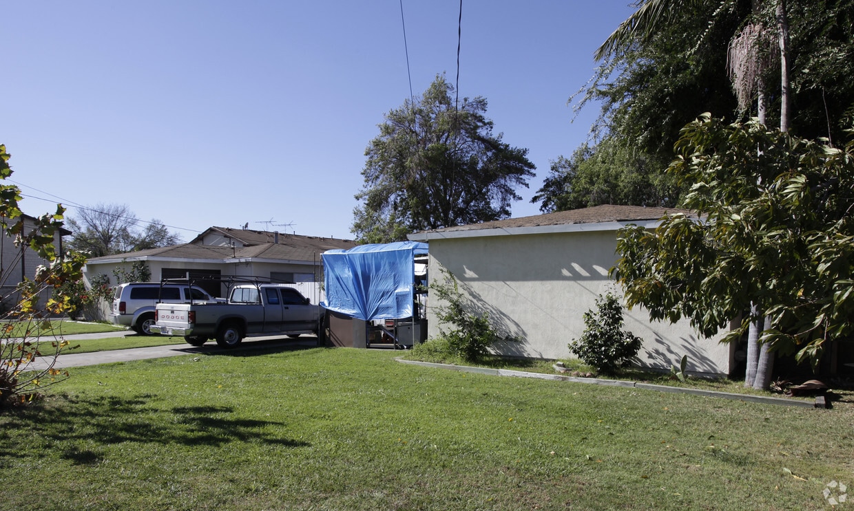 Building Photo - 8829-8839 Hoffman St