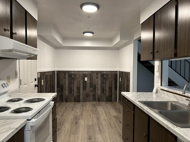 Building Photo - 237 Woodhill Ave
