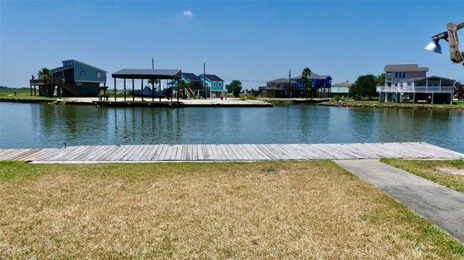Foto del edificio - 58 Lakeside Dr