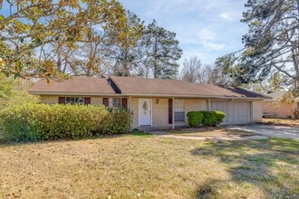 Building Photo - 32 Forest Dr