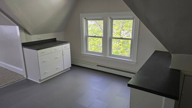 Building Photo - 33 Ashfield St