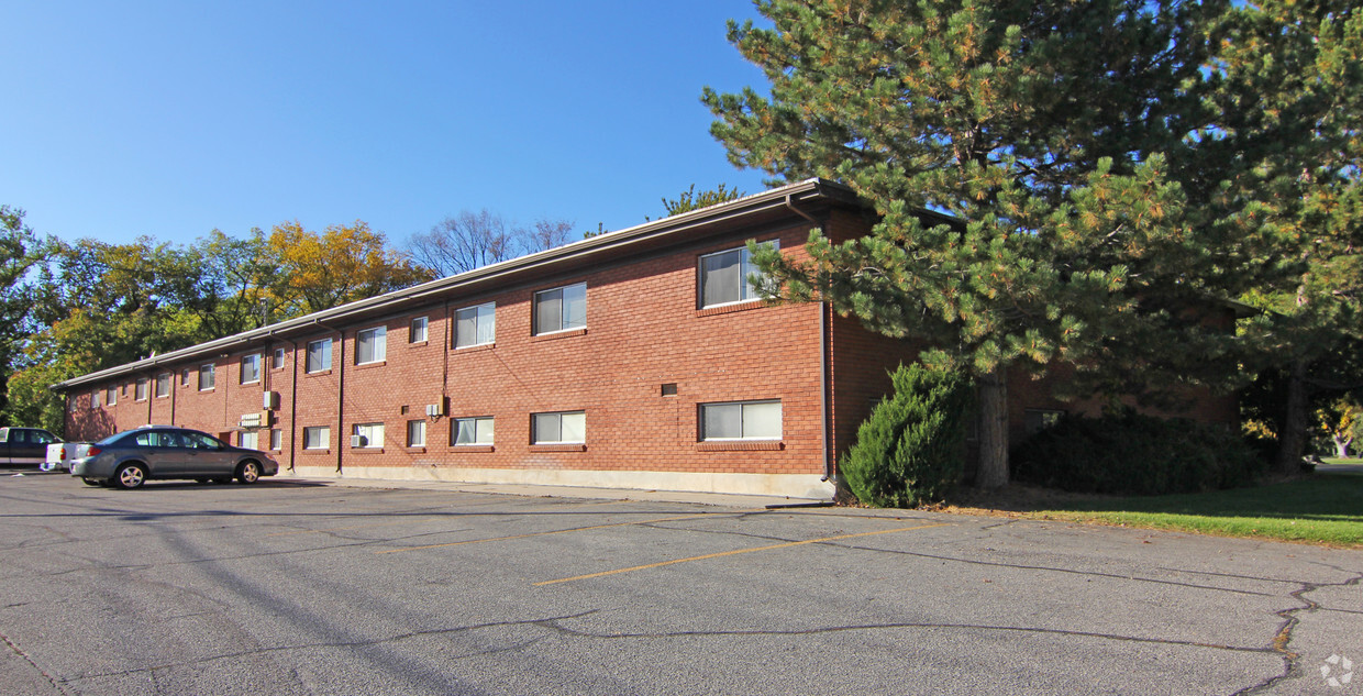 Building Photo - 820 E Center St