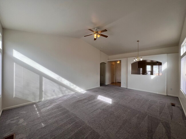 Building Photo - House For Rent in Fernley