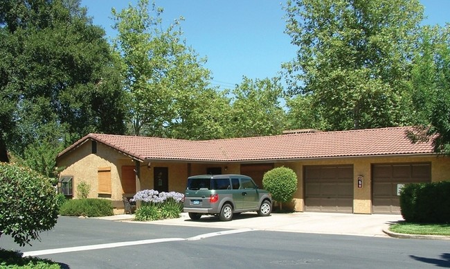 Leasing Office - Creekside Village