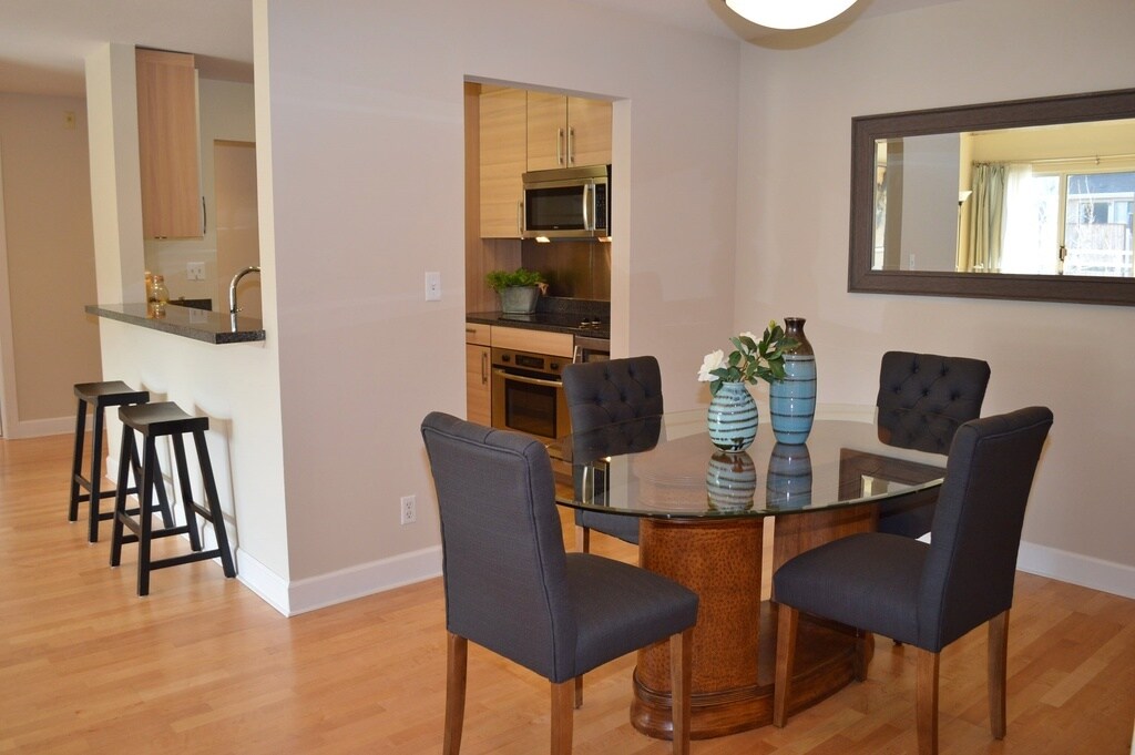 Foto principal - 1700 De Anza Blvd