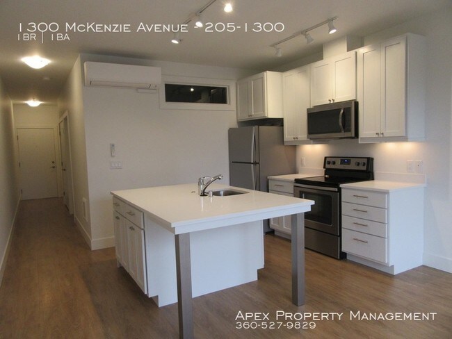 Building Photo - 1300 McKenzie Ave