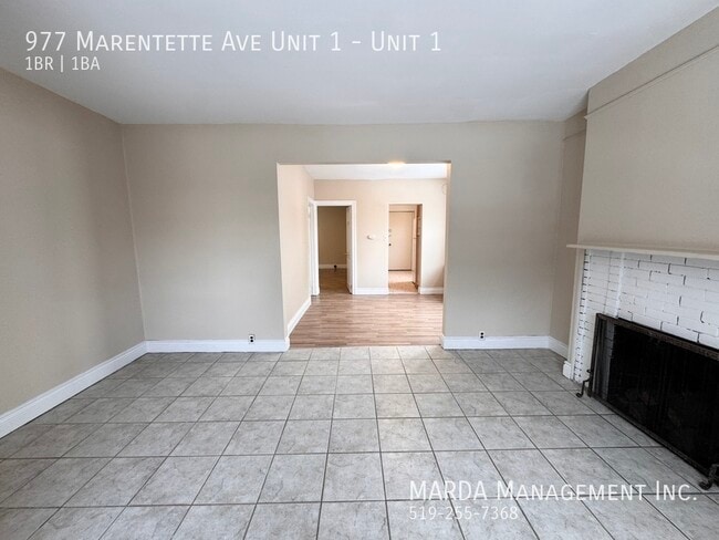 Building Photo - NEWLY RENOVATED 1 BED/1BATH APT PLUS HYDRO & GAS!