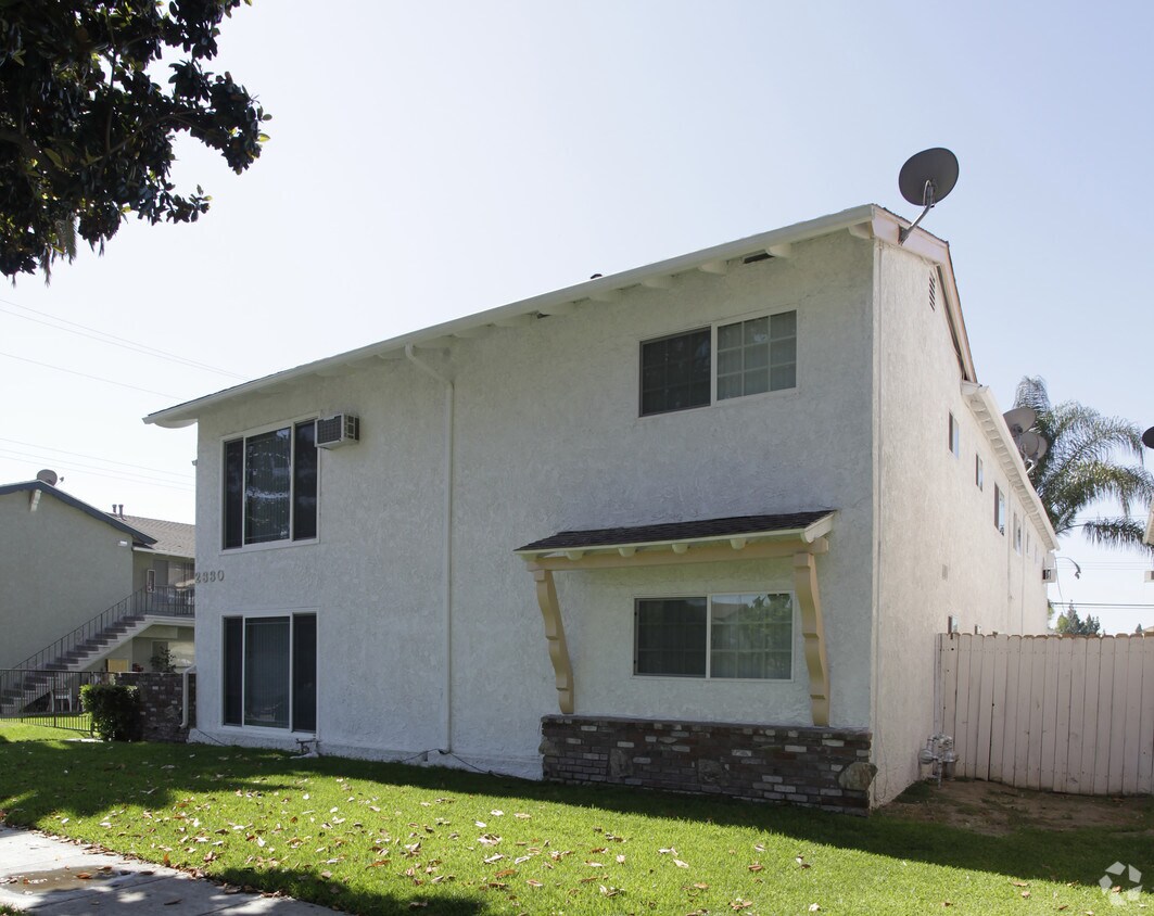 Building Photo - 2330 Santa Fe Ave