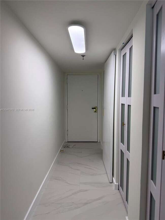Foto del edificio - 555 NE 15th St