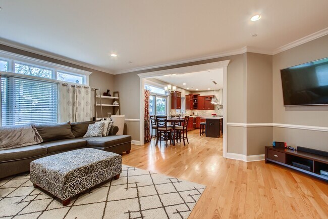 Foto del edificio - 1649 E Greenleaf Ave