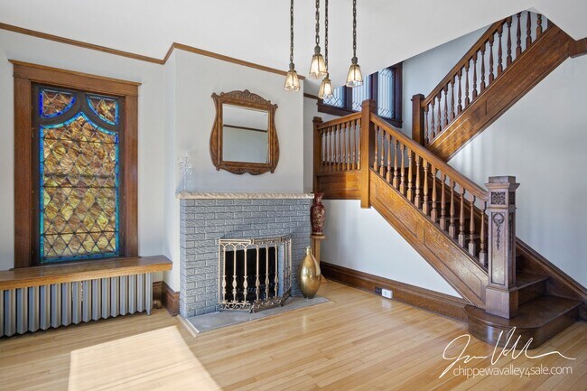 Building Photo - 4 bed 1.5 bath Home in Eau Claire, WI