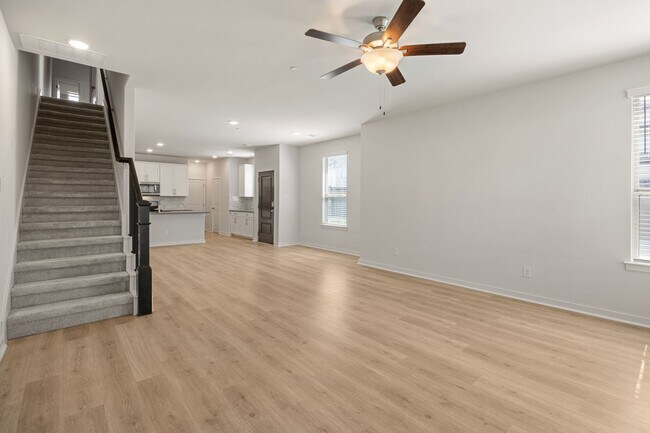 Building Photo - Stylish 3 Bed, 2.5 Bath Home in Gated Roun...