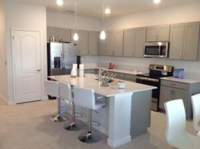 Foto del edificio - 4 bedroom 3 bathroom, 2055 square foot hom...