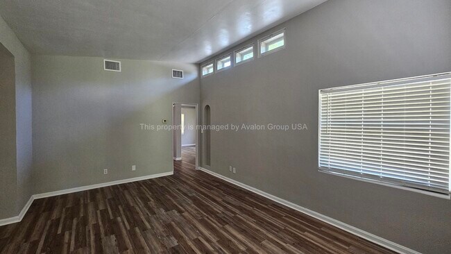 Foto del edificio - 5474 N River Rd