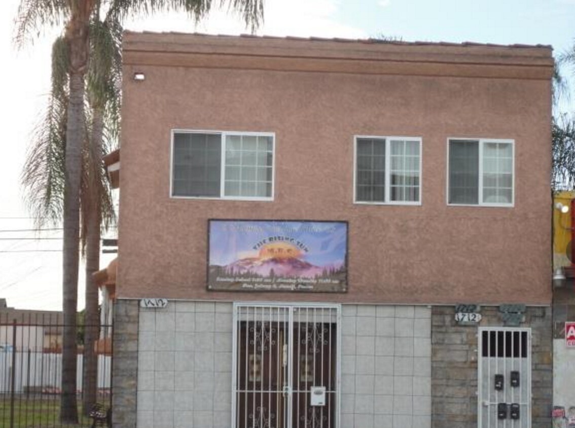 6 - 1714 W Florence Ave