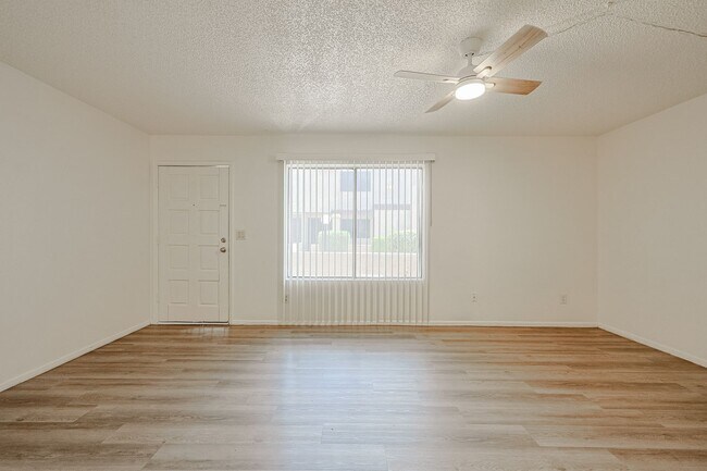 Foto del edificio - Value priced in North Phoenix!