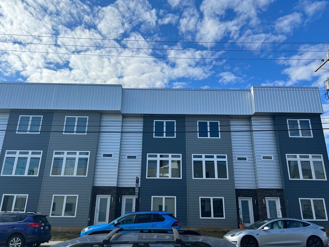 Modern Downtown Townhouse for Rent - Modern Downtown Townhouse for Rent