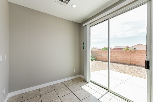 Foto del edificio - 6725 Brick House Ave
