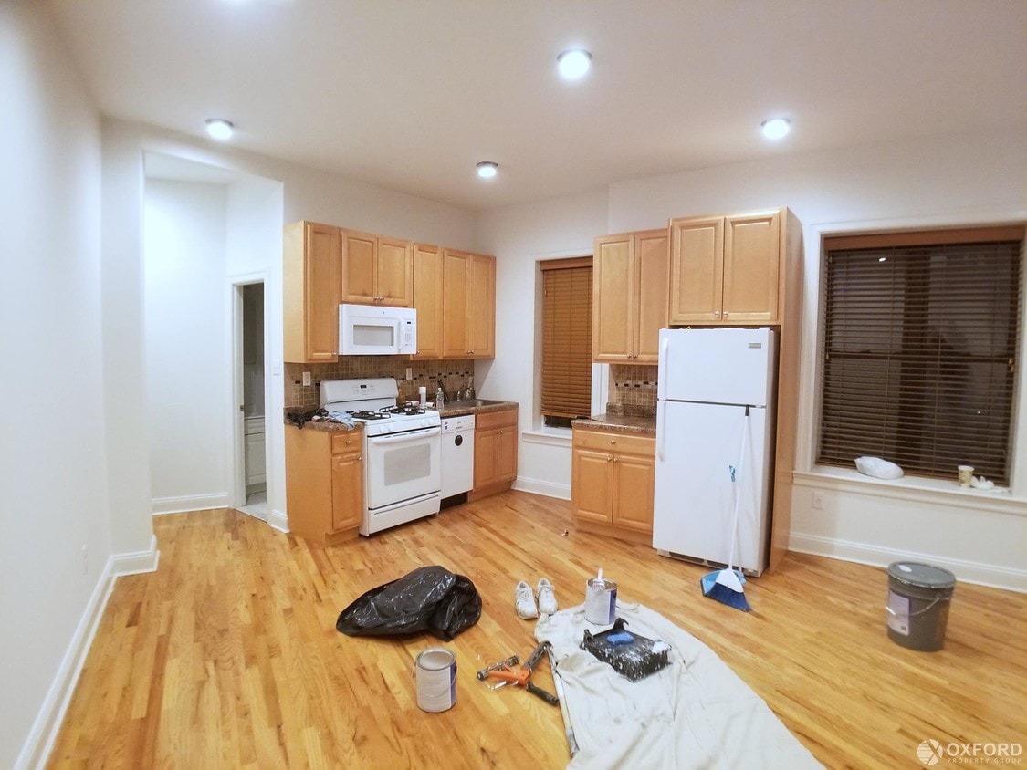 Primary Photo - 590 East 21st Street