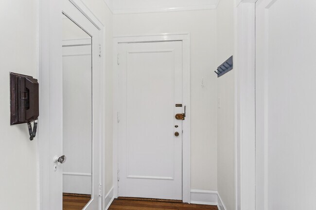 Foto del edificio - 834 Hinman Ave